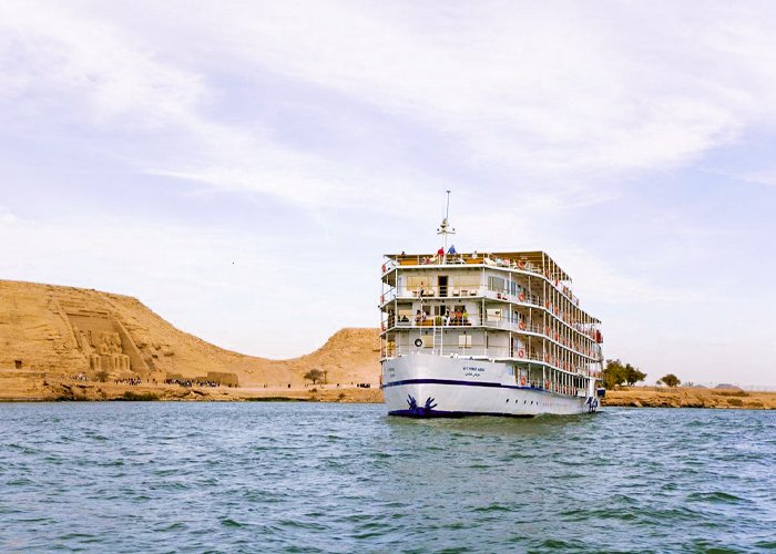 Movenpick Prince Abbas Lake Cruise