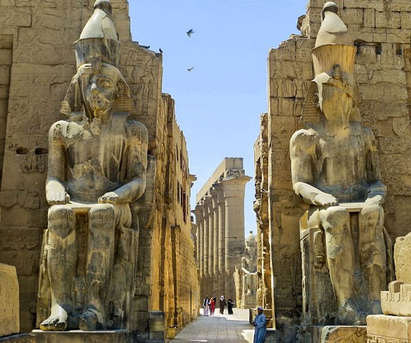 amazing picture of two statues at the entrance to luxor temple
