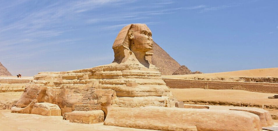 a wonderful shot of the great sphinx