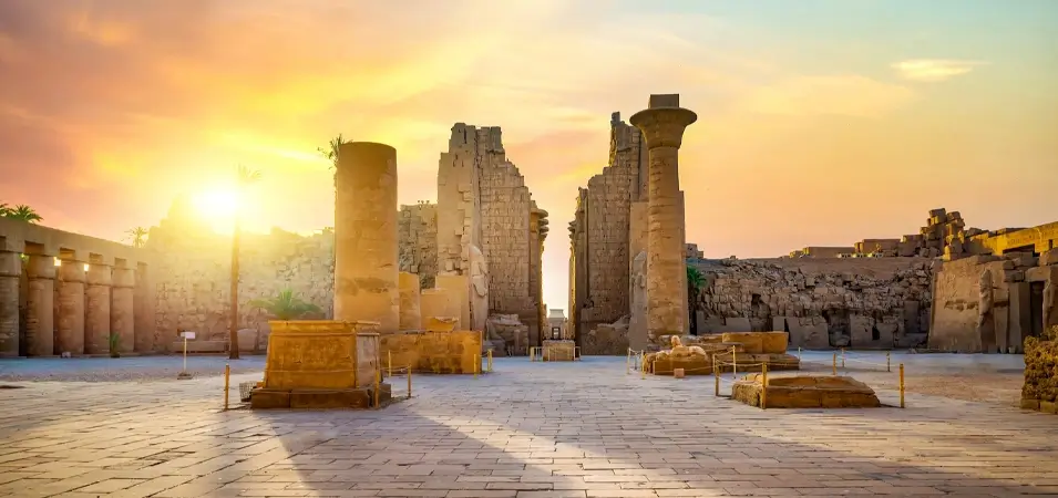 Best Temples to Visit on a Nile Cruise: A Local Guide to Egypt's Ancient Wonders 3 A stunning view of Luxor Temple at sunset