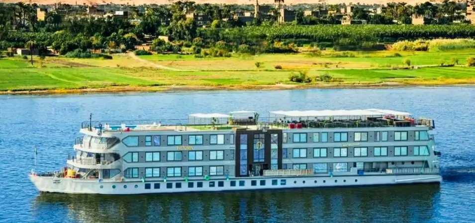 luxury egypt river cruise sailing luxor aswan